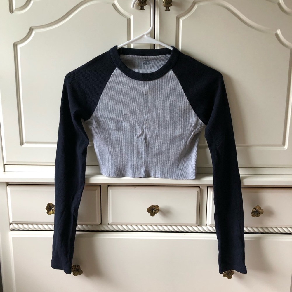 brandy melville bella top long sleeve